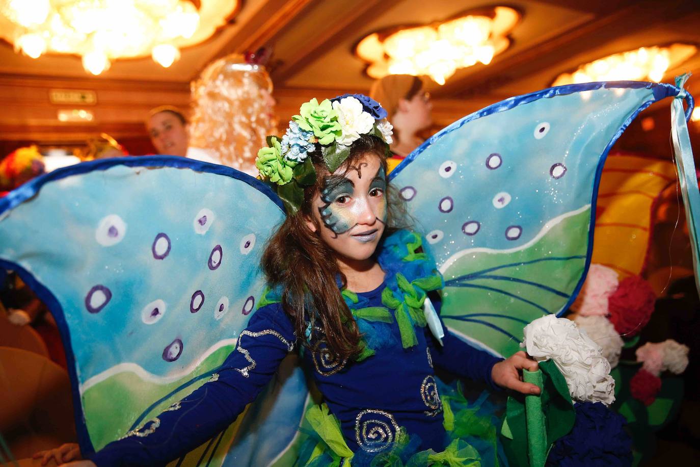 Desfile de originalidad antroxera de las familias gijonesas en el concurso infantil