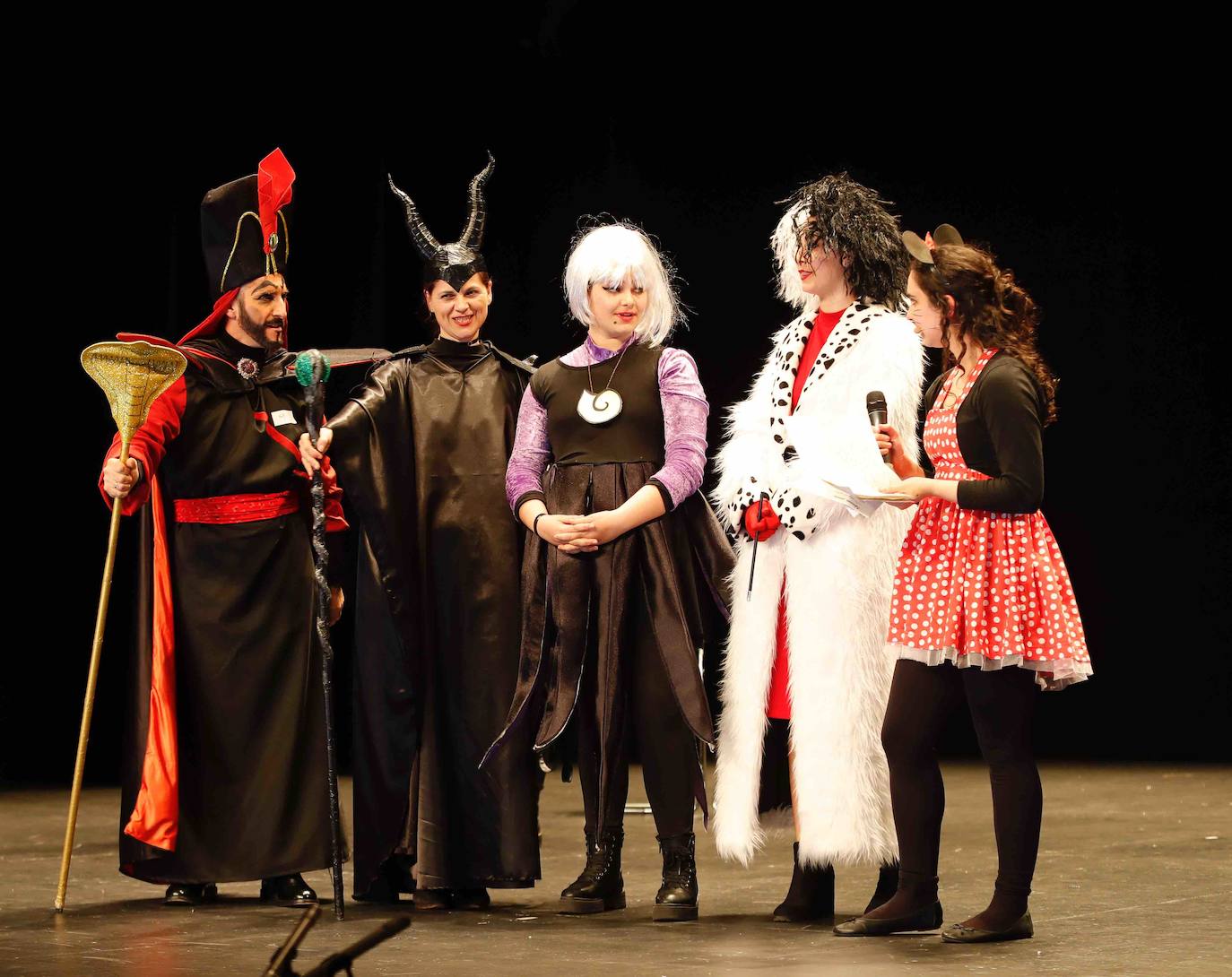 Desfile de originalidad antroxera de las familias gijonesas en el concurso infantil