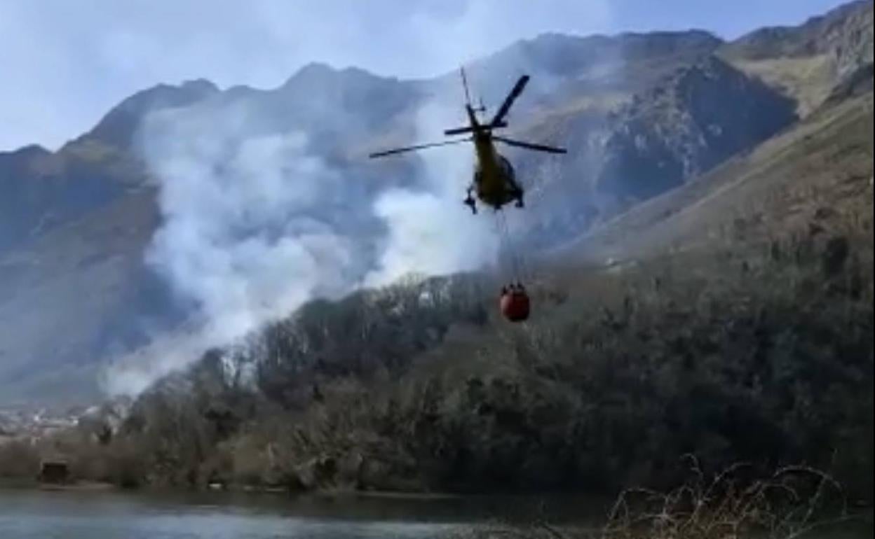 Sofocado el incendio forestal en Sobrescobio