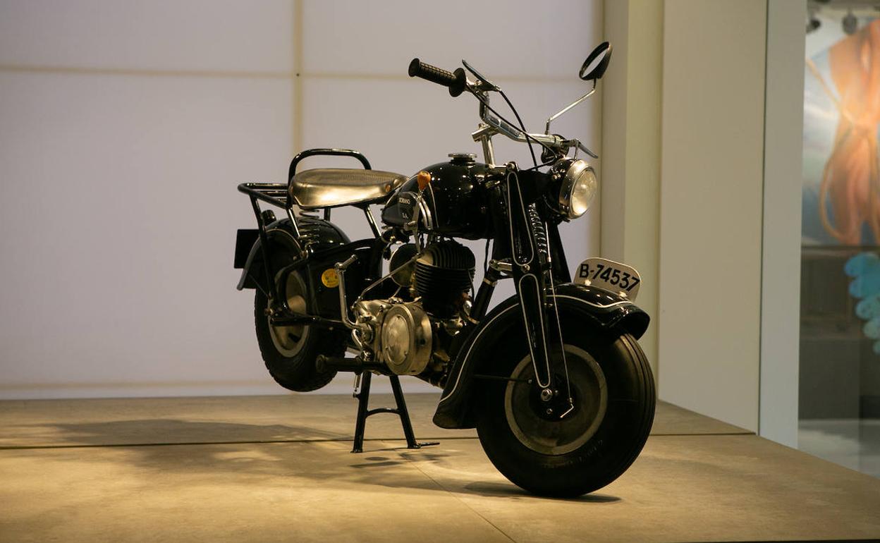 La moto, instalada en el NTC, fue fabricada por Soriano en Cataluña, el año del nacimiento de Aurelio González, 1947. No dudó en comprarla.