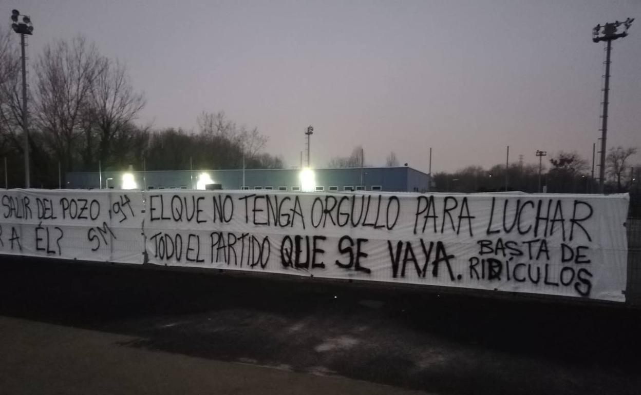 Malestar en la afición del Real Oviedo: «Basta de ridículos»