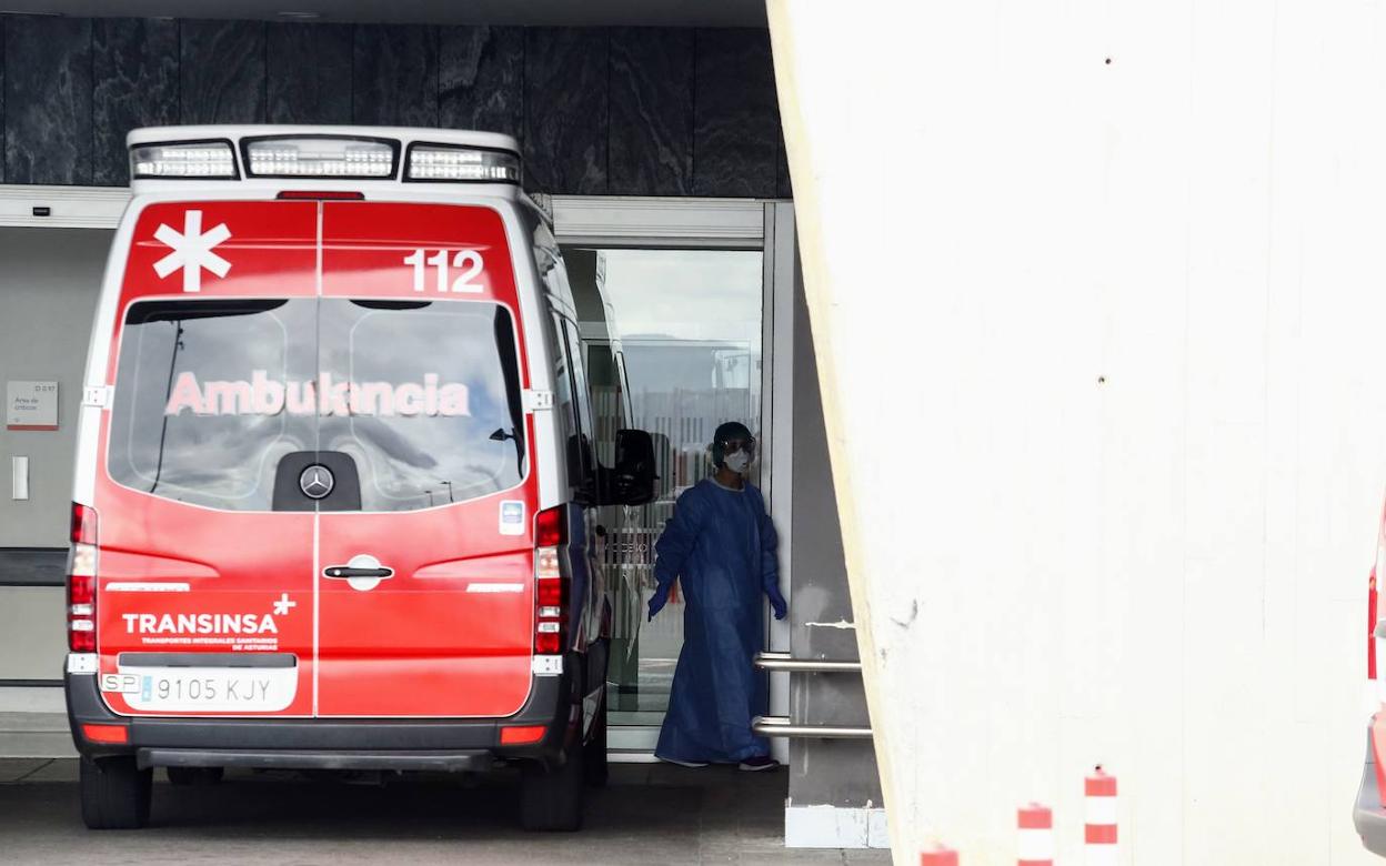 La ambulancia que trasladó a la mujer de La Fresneda hasta el HUCA