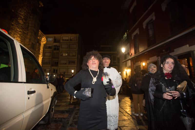 Fotos: El entroxu entierra a su sardina