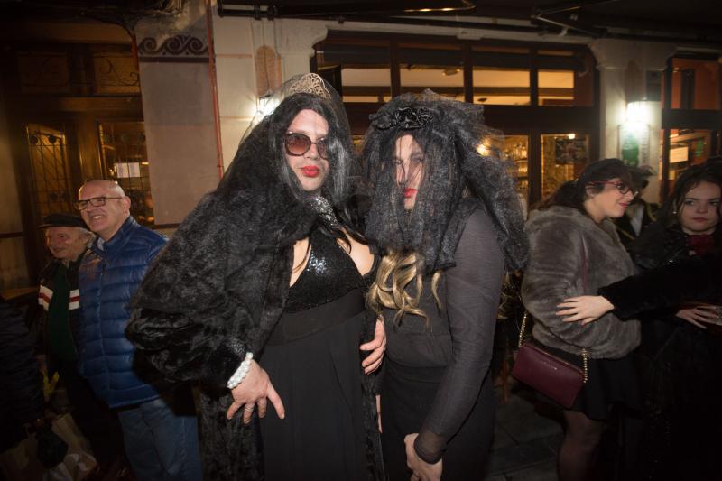 Fotos: El entroxu entierra a su sardina