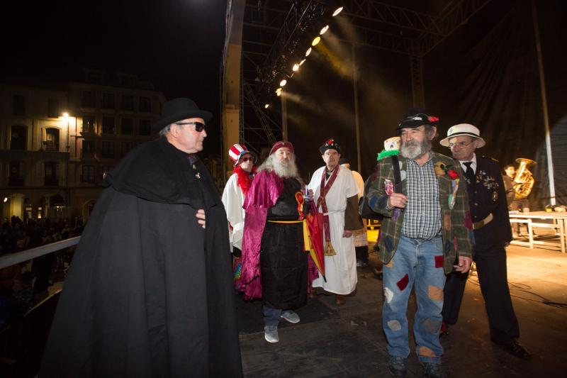 Fotos: El entroxu entierra a su sardina