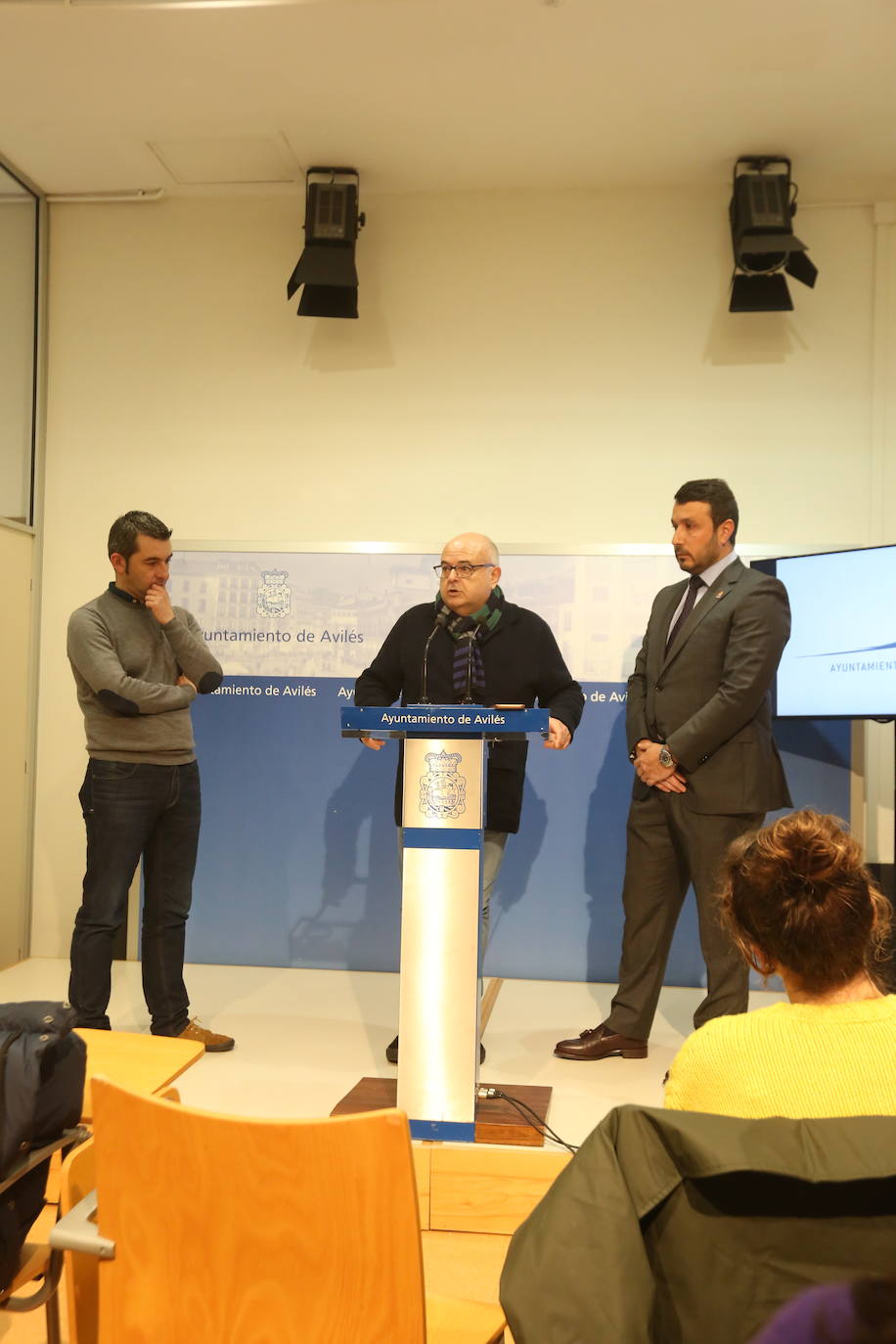 Manuel Campa, concejal de Promoción Interior, José Antonio Álvarez, secretario técnico de la Unión de Comerciantes, y Daniel González, presidente de la comisión de comercio interior de la Cámara de Comercio. 