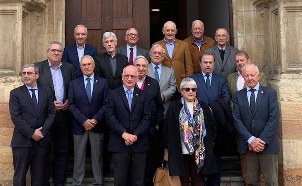 El jurado, esta mañana, en la sede del Real Instituto de Estudios Asturianos.