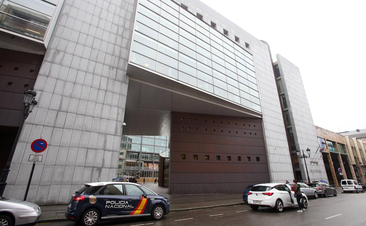 Un juez perdona una deuda de 120.000 euros a un gijonés que avaló a sus padres