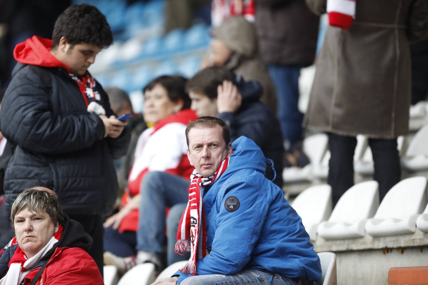 Fotos: ¿Estuviste en el Ponferradina – Sporting? ¡Búscate!