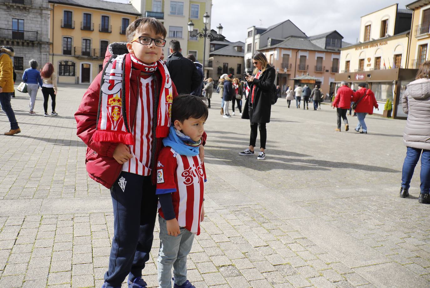 Fotos: ¿Estuviste en el Ponferradina – Sporting? ¡Búscate!