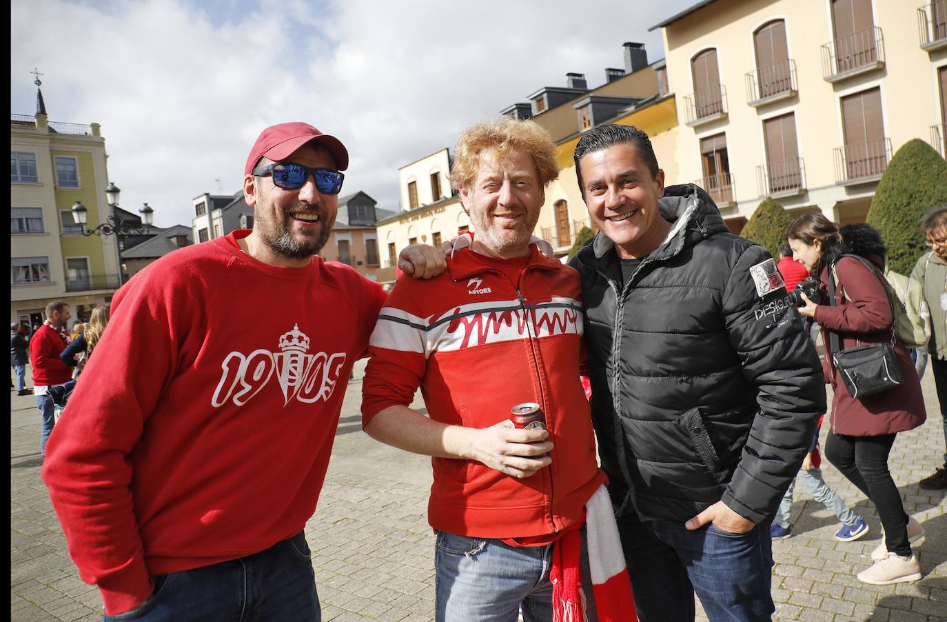 Fotos: ¿Estuviste en el Ponferradina – Sporting? ¡Búscate!