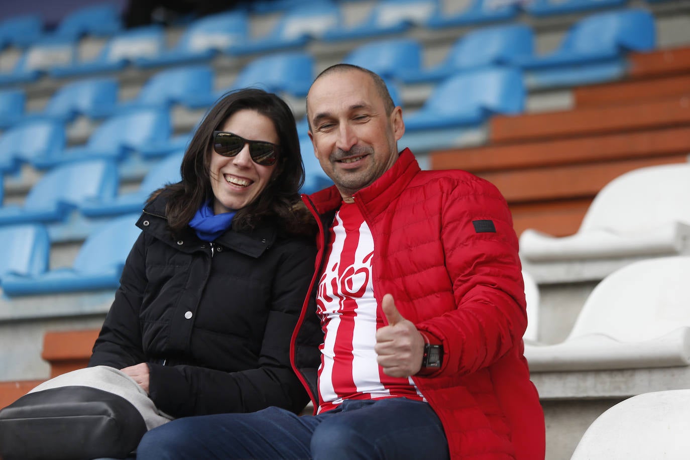 Fotos: ¿Estuviste en el Ponferradina – Sporting? ¡Búscate!