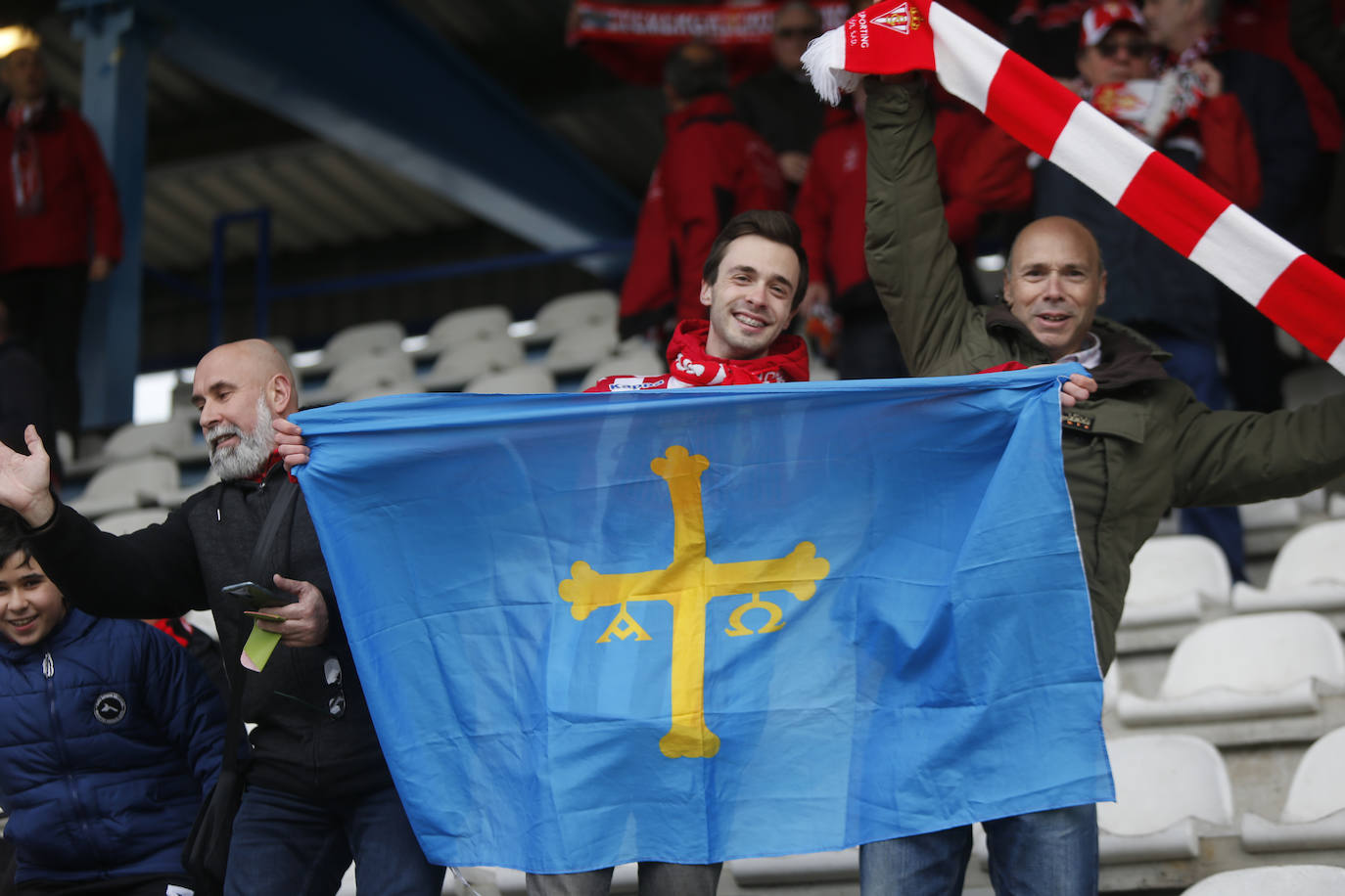 Fotos: ¿Estuviste en el Ponferradina – Sporting? ¡Búscate!
