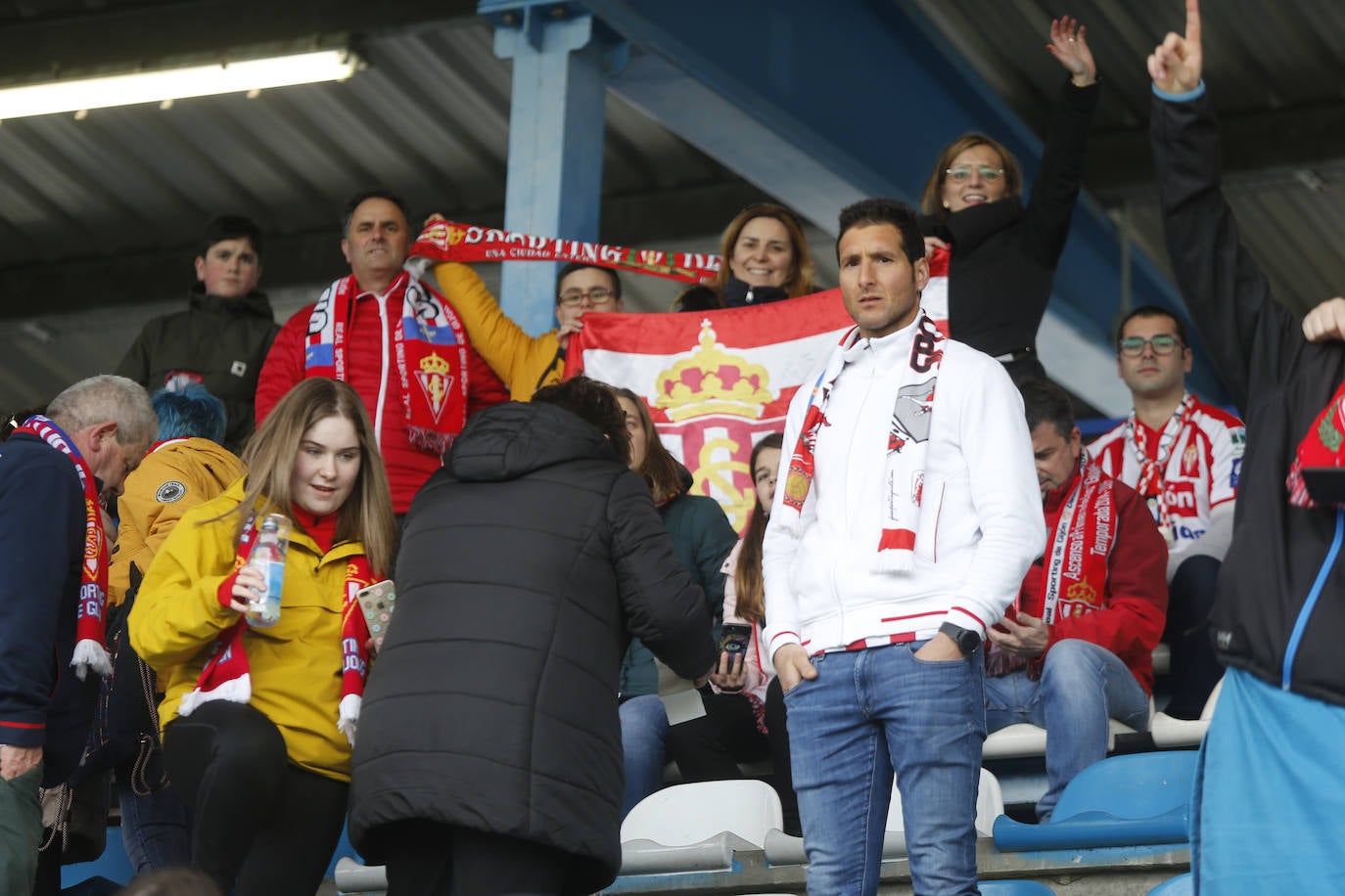 Fotos: ¿Estuviste en el Ponferradina – Sporting? ¡Búscate!