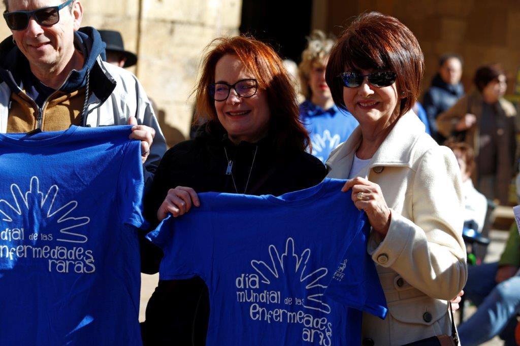 Cocemfe ha organizado un acto en la plaza del Ayuntamiento de la capital asturiana al que ha acudido la delegada del Gobierno en Asturias Delia Losa. 