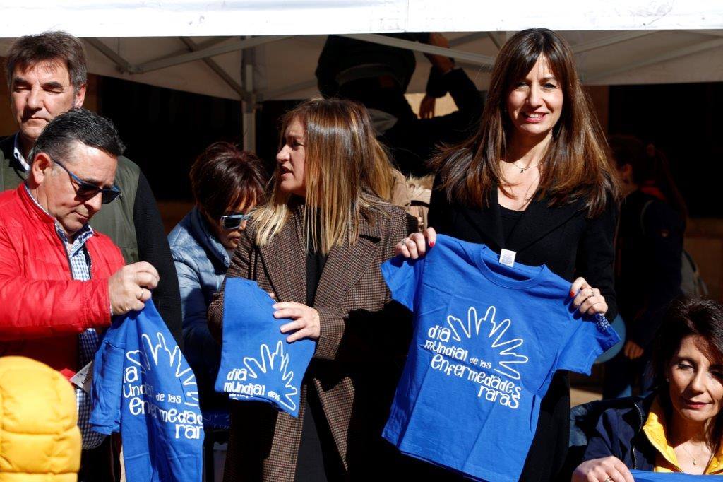 Cocemfe ha organizado un acto en la plaza del Ayuntamiento de la capital asturiana al que ha acudido la delegada del Gobierno en Asturias Delia Losa. 