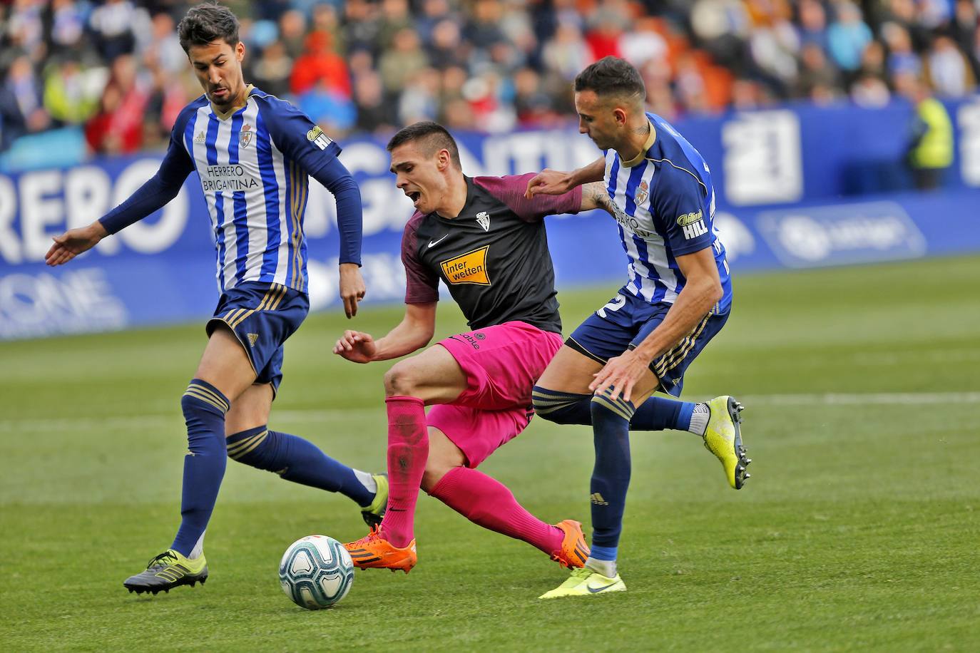 El conjunto rojiblanco cayó en El Toralín debido a un gol Kaxe en el minuto 17. 