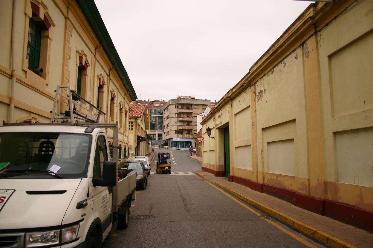 Edificios de la fábrica de Albo, que requerirán de un modificado. 