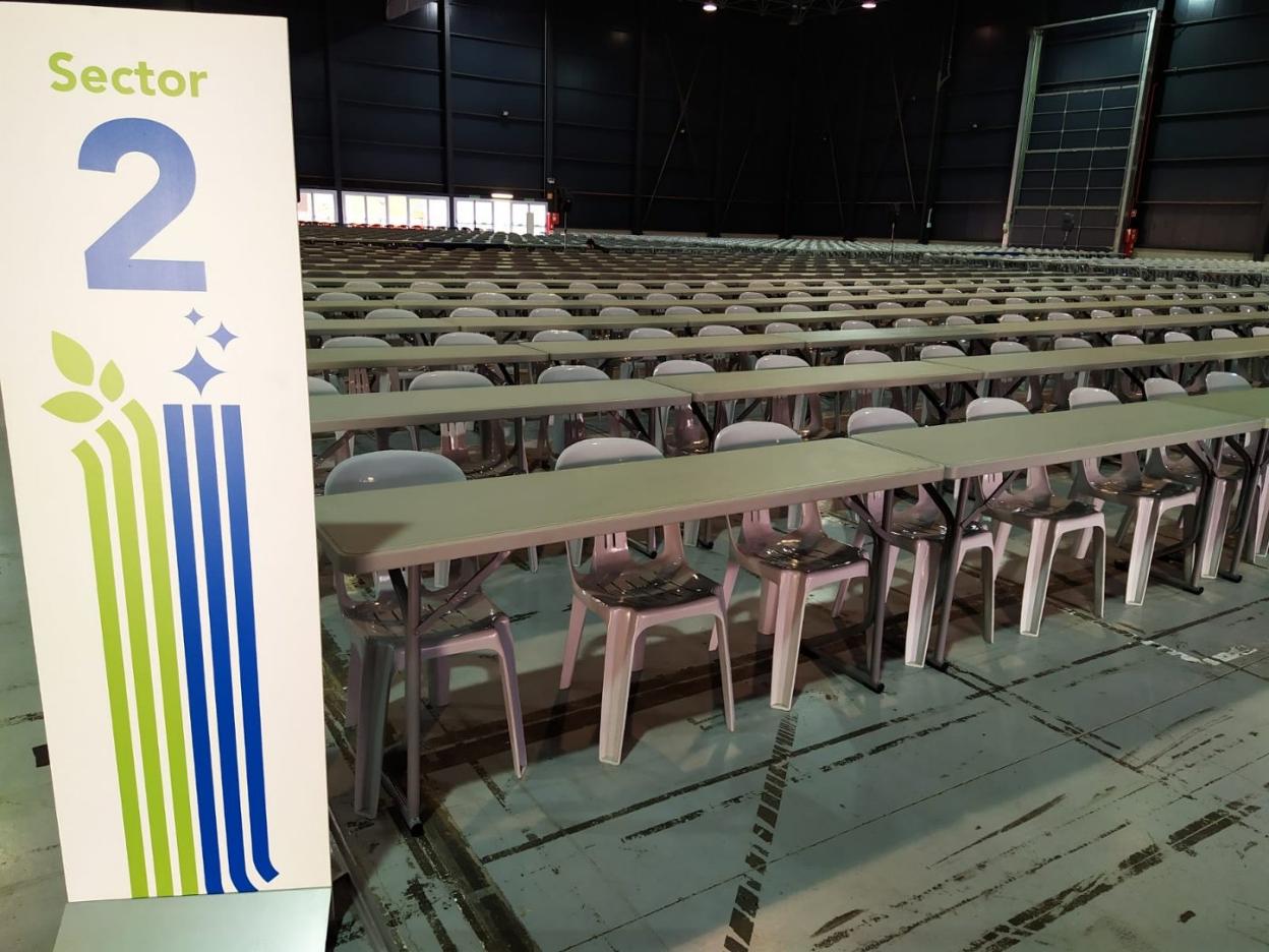 Todo listo en uno de los pabellones feriales para la prueba. 