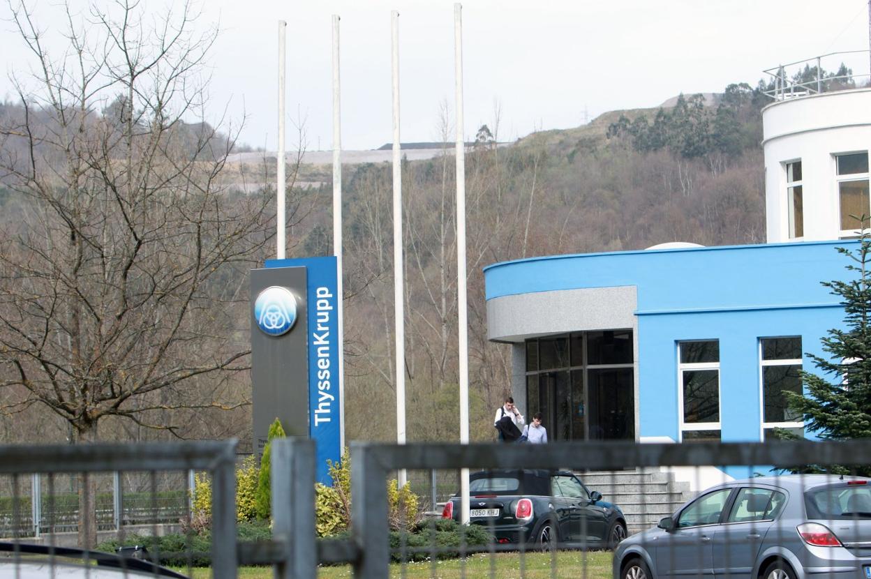 Instalaciones de ThyssenKrupp, en el polígono mierense de La Pereda, que aglutinan las plantas de Norte y Airport Solutions. 