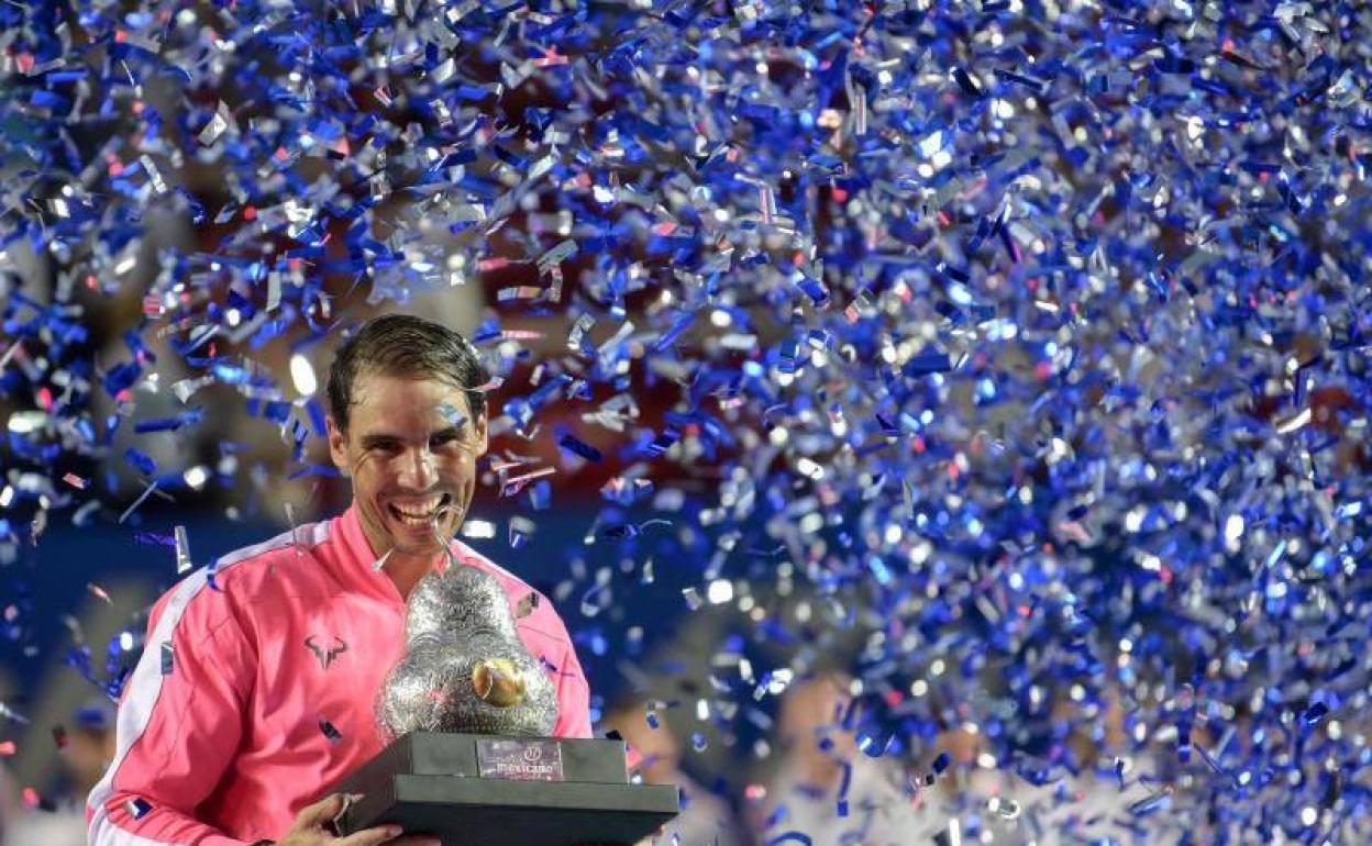 Nadal celebrando el título en Acapulco