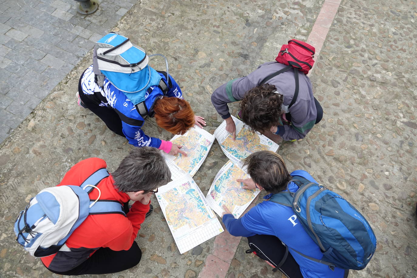 La prueba deportiva Piloña Orienta, organizada por los alumnos de Pro Viaje de Estudios del IES de Infiesto, tuvo lugar este domingo en Infiesto. 