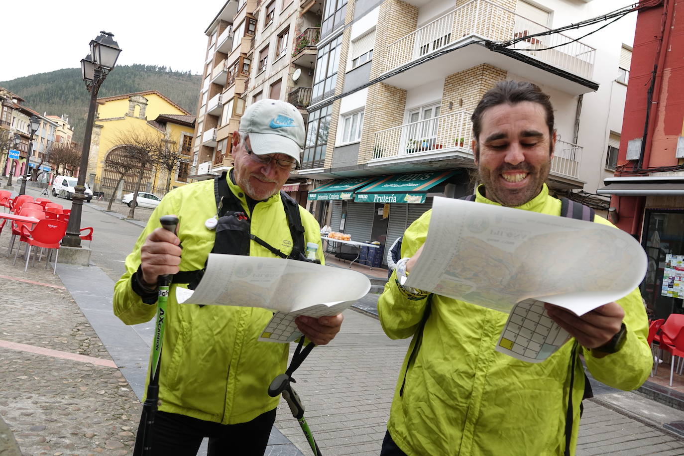 La prueba deportiva Piloña Orienta, organizada por los alumnos de Pro Viaje de Estudios del IES de Infiesto, tuvo lugar este domingo en Infiesto. 