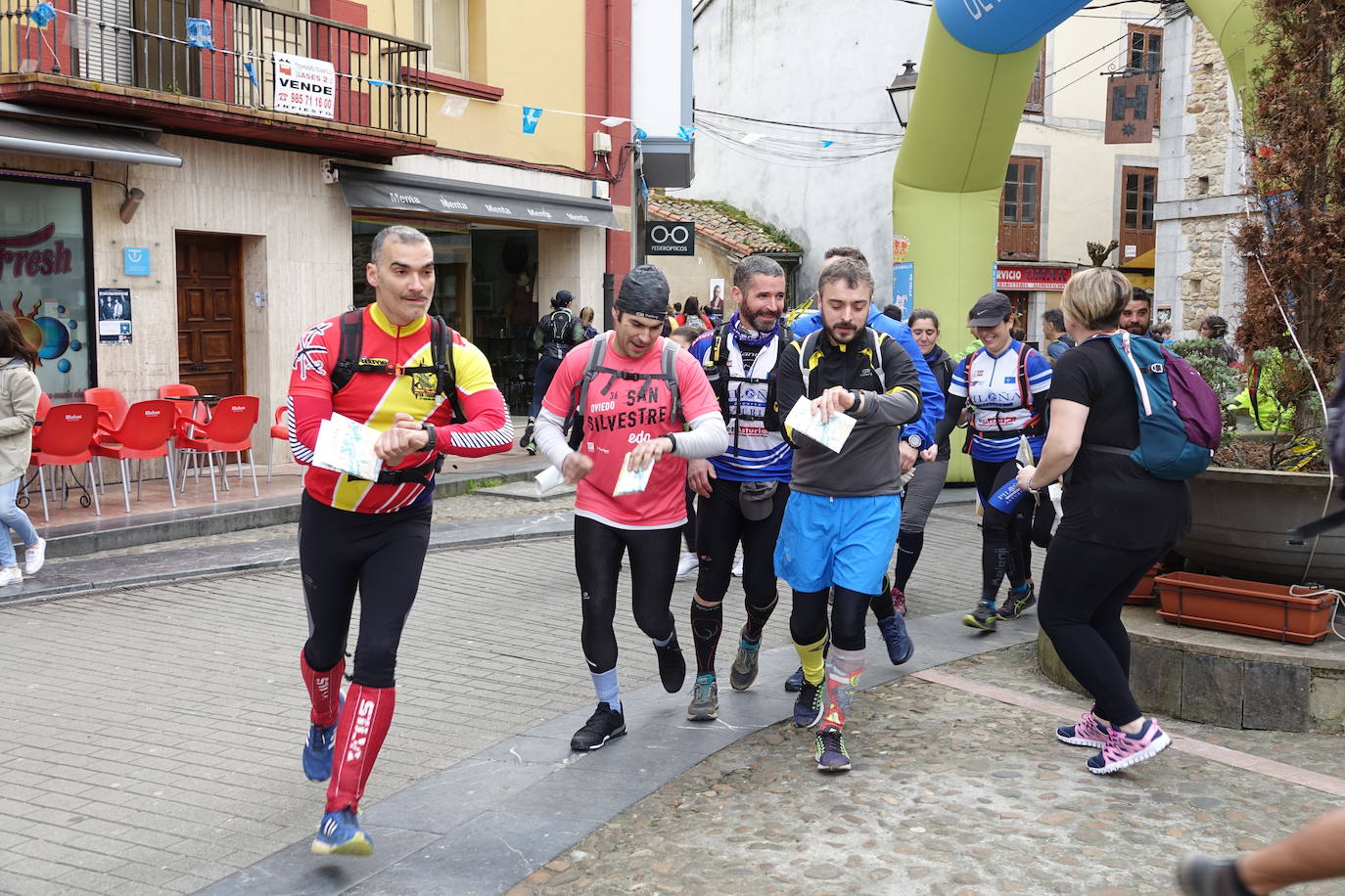 La prueba deportiva Piloña Orienta, organizada por los alumnos de Pro Viaje de Estudios del IES de Infiesto, tuvo lugar este domingo en Infiesto. 