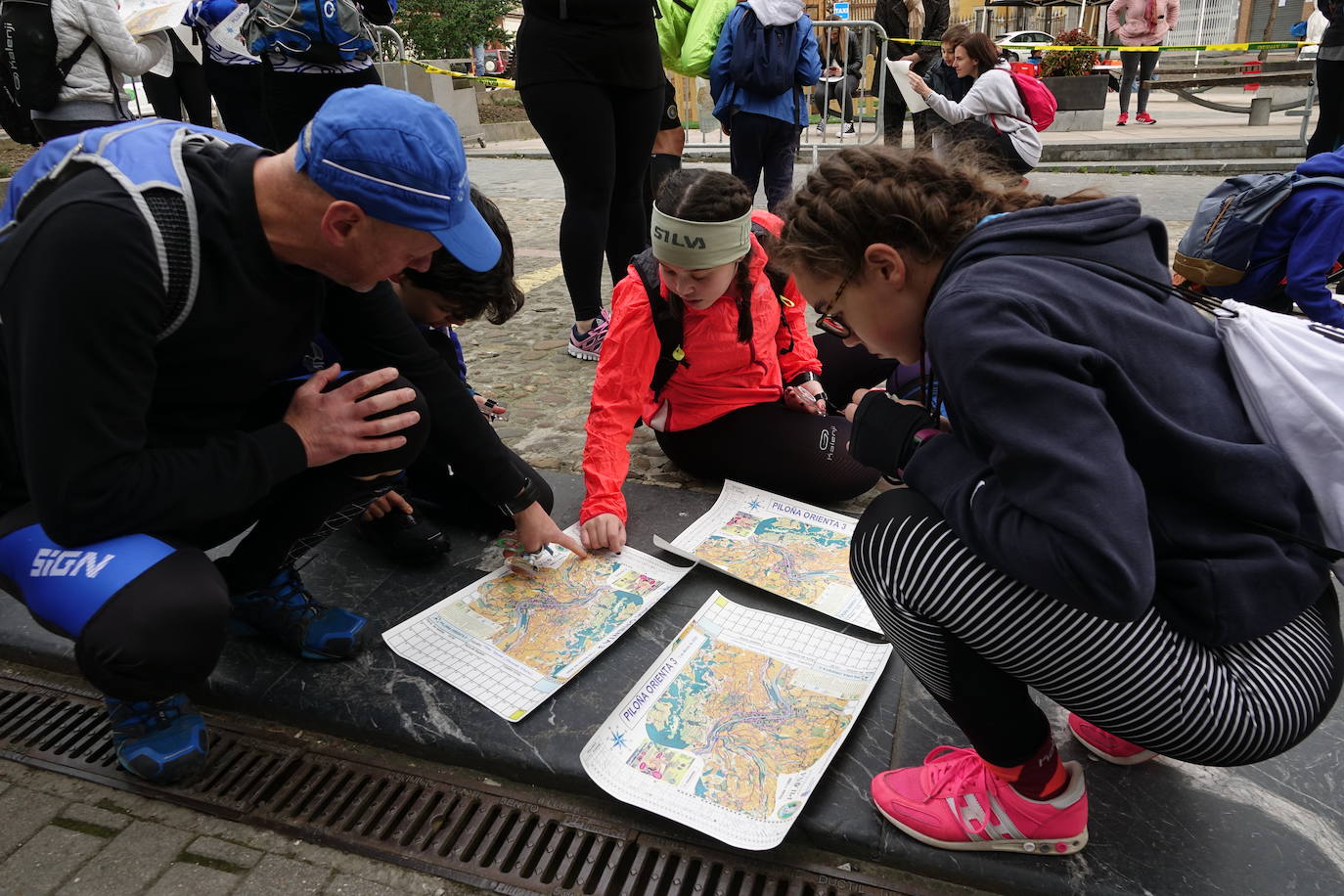 La prueba deportiva Piloña Orienta, organizada por los alumnos de Pro Viaje de Estudios del IES de Infiesto, tuvo lugar este domingo en Infiesto. 