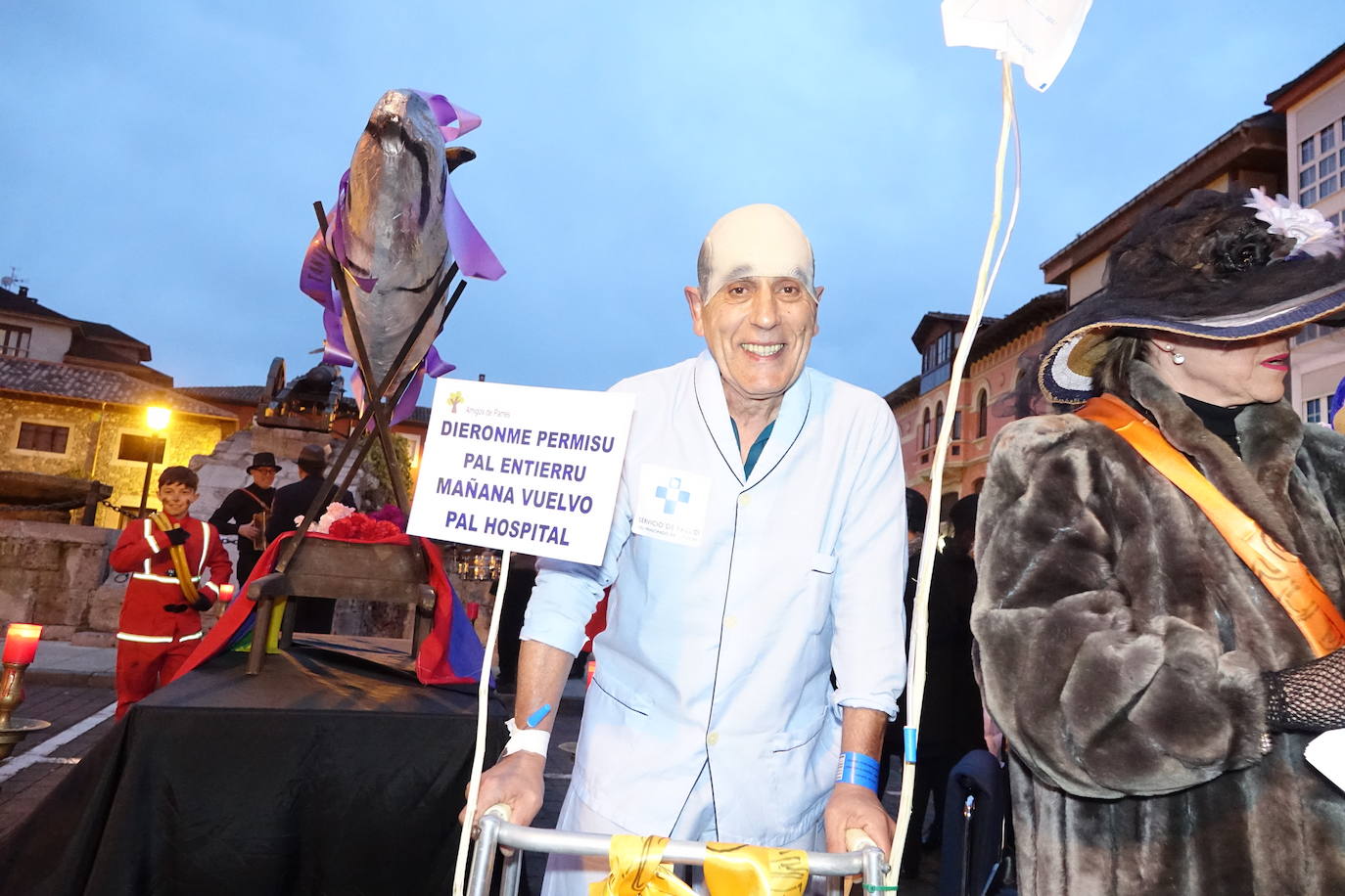 La localidad del Oriente asturiano pone fin a las fiestas de Carnaval con la celebración de este acto fúnebre.