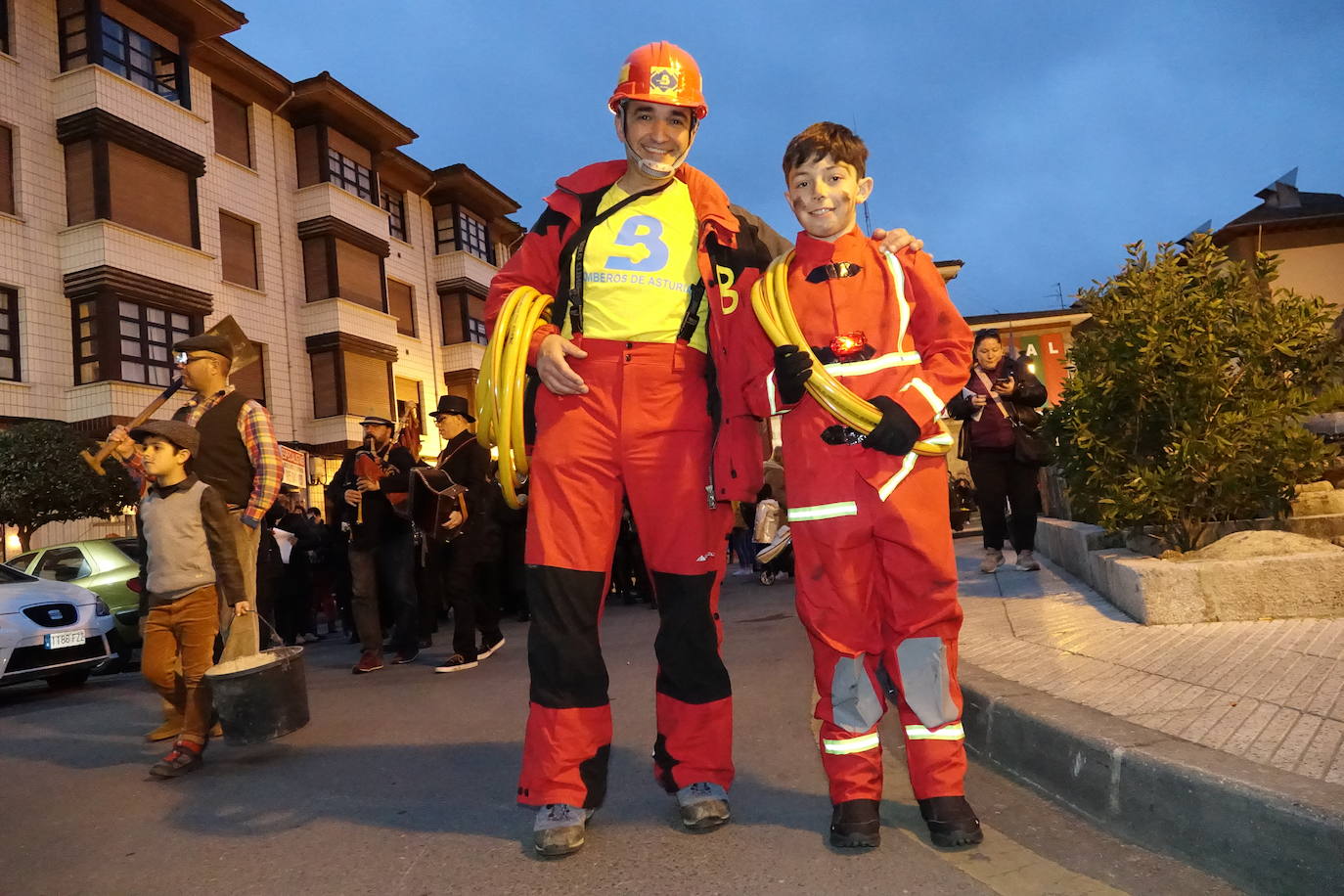 La localidad del Oriente asturiano pone fin a las fiestas de Carnaval con la celebración de este acto fúnebre.