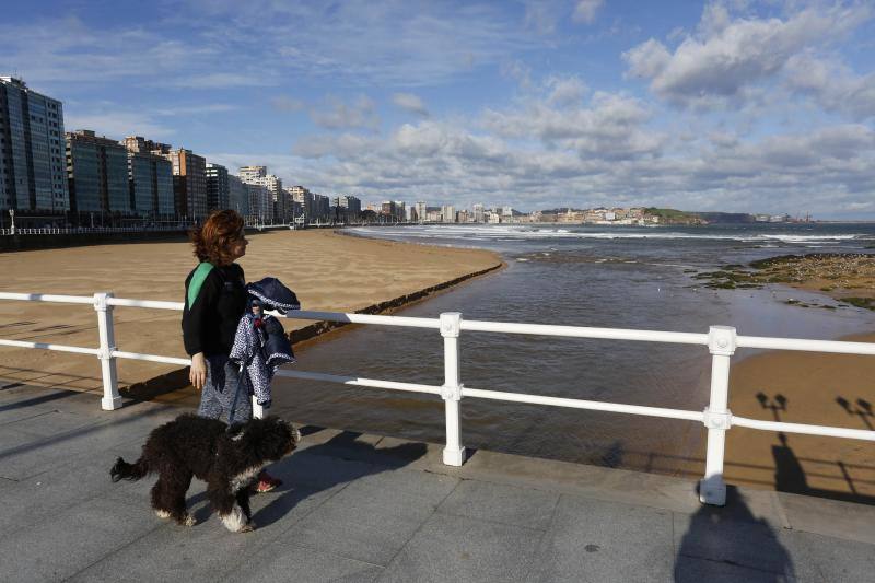 La costa oriental de Asturias está en alerta roja por fenómenos costeros en los últimos coletazos de 'Karine'