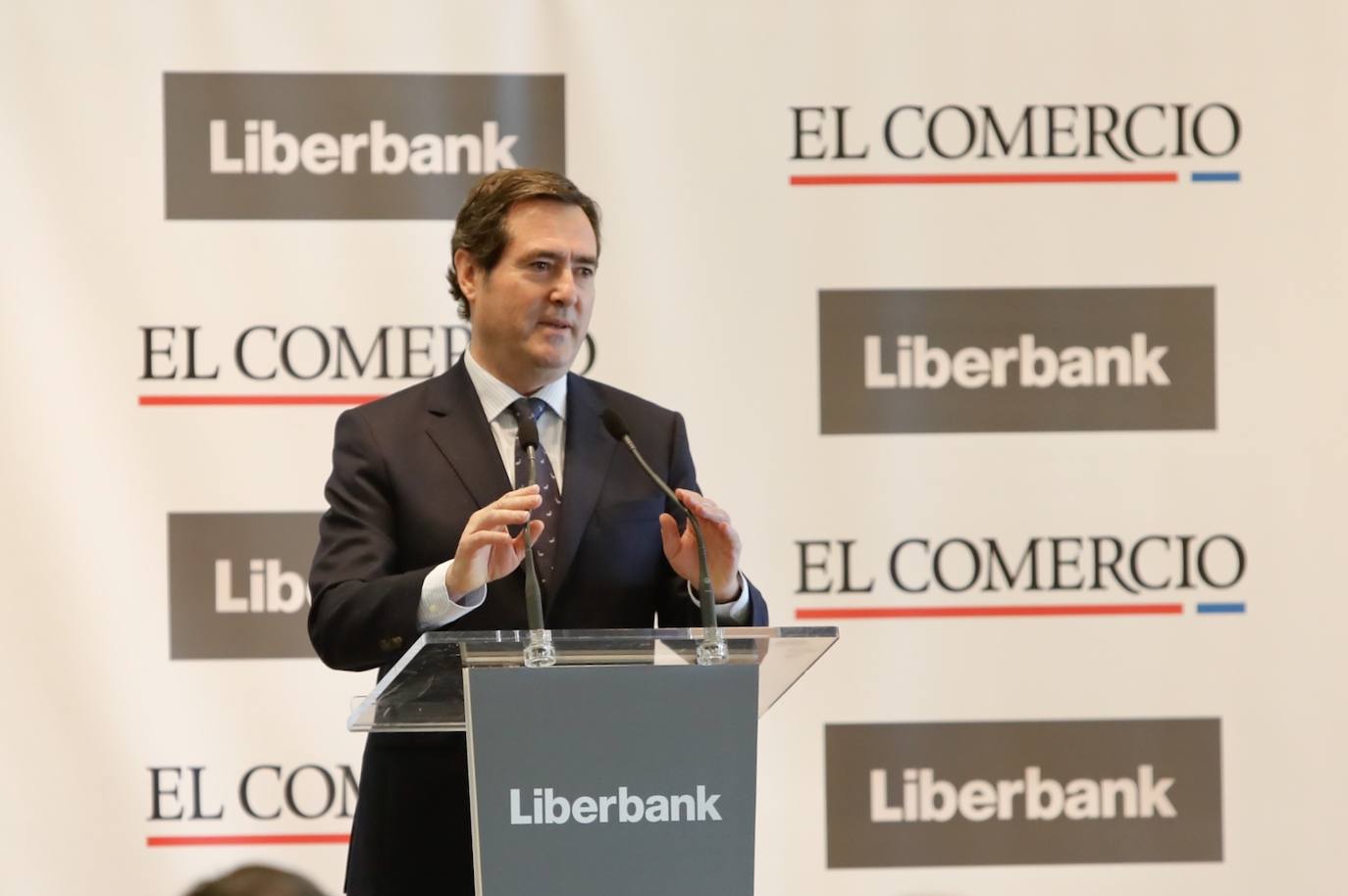 El presidente de la Confederación Española de Organizaciones Empresariales (CEOE) participa en la jornada 'Retos y oportunidades de las empresas ante el nuevo ciclo', organizada por EL COMERCIO y Liberbank