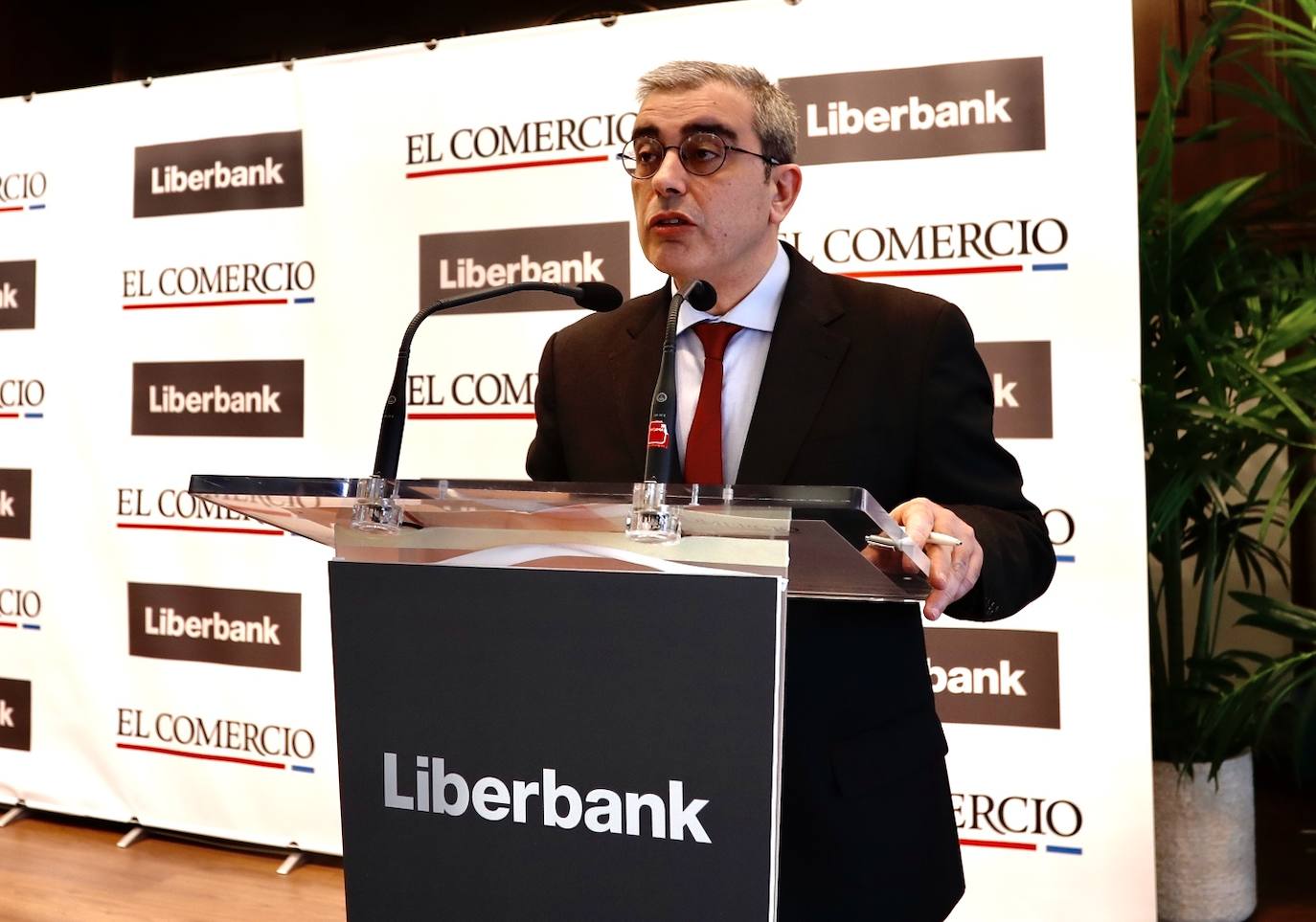 El presidente de la Confederación Española de Organizaciones Empresariales (CEOE) participa en la jornada 'Retos y oportunidades de las empresas ante el nuevo ciclo', organizada por EL COMERCIO y Liberbank