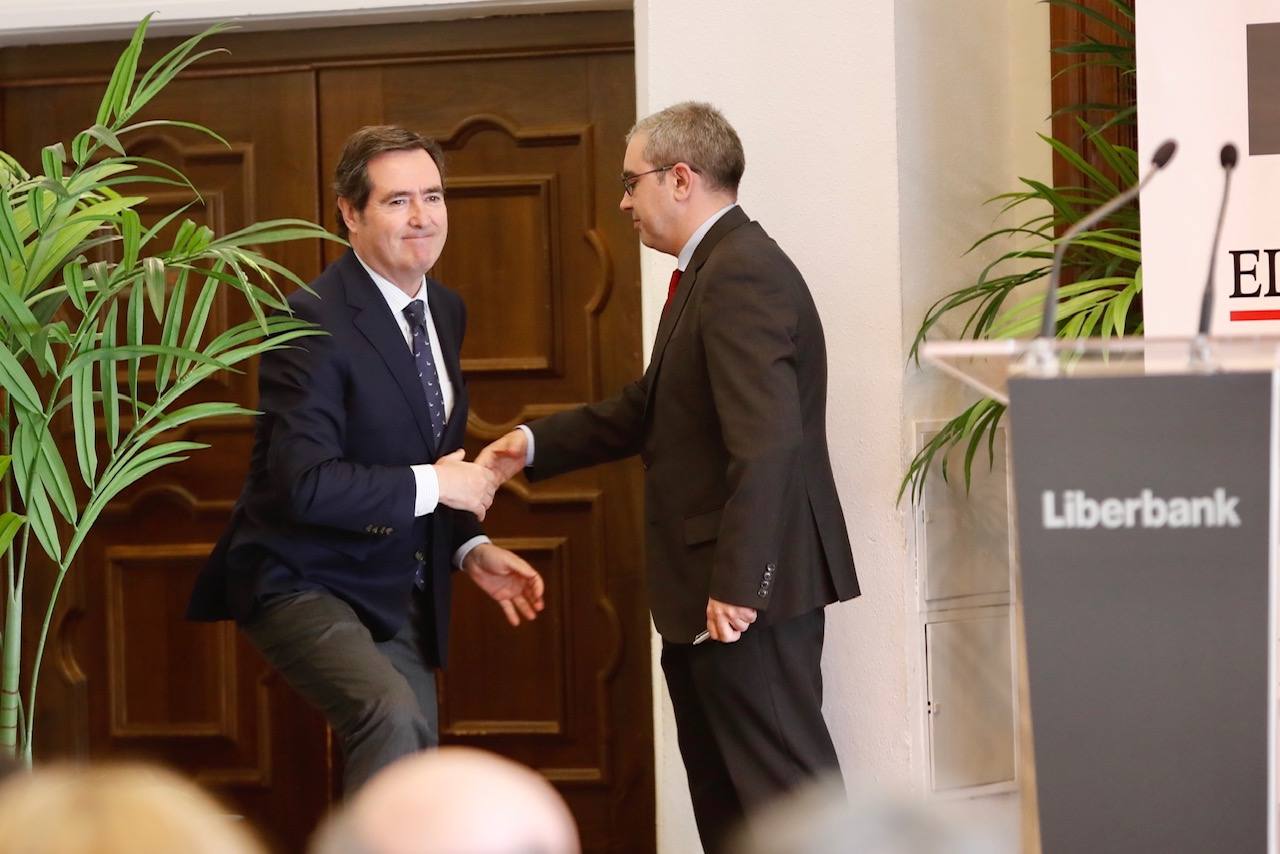 El presidente de la Confederación Española de Organizaciones Empresariales (CEOE) participa en la jornada 'Retos y oportunidades de las empresas ante el nuevo ciclo', organizada por EL COMERCIO y Liberbank