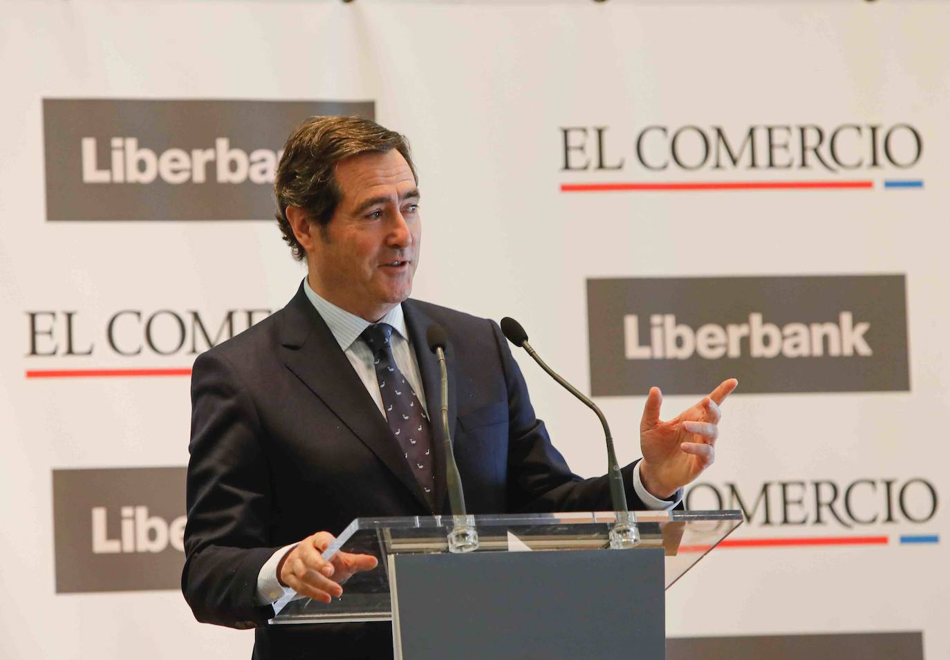 El presidente de la Confederación Española de Organizaciones Empresariales (CEOE) participa en la jornada 'Retos y oportunidades de las empresas ante el nuevo ciclo', organizada por EL COMERCIO y Liberbank