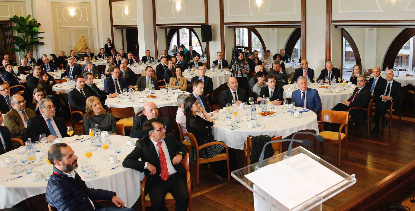 El presidente de la Confederación Española de Organizaciones Empresariales (CEOE) participa en la jornada 'Retos y oportunidades de las empresas ante el nuevo ciclo', organizada por EL COMERCIO y Liberbank