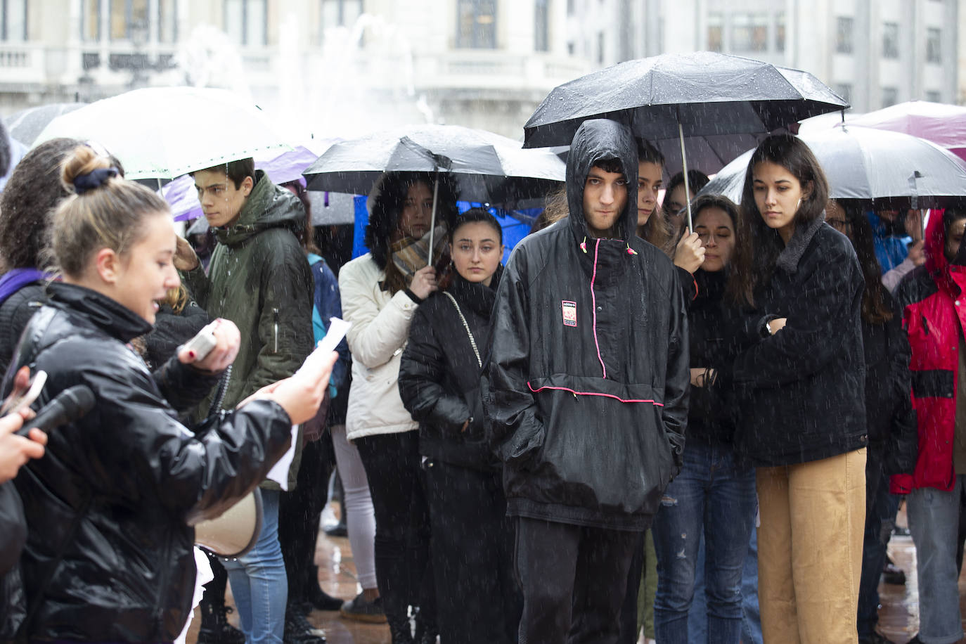 Alumnos de institutos y universidades de la región exigen en las calles el cese de la violencia machista que ya se ha cobrado la vida de 22 mujeres en lo que va de año
