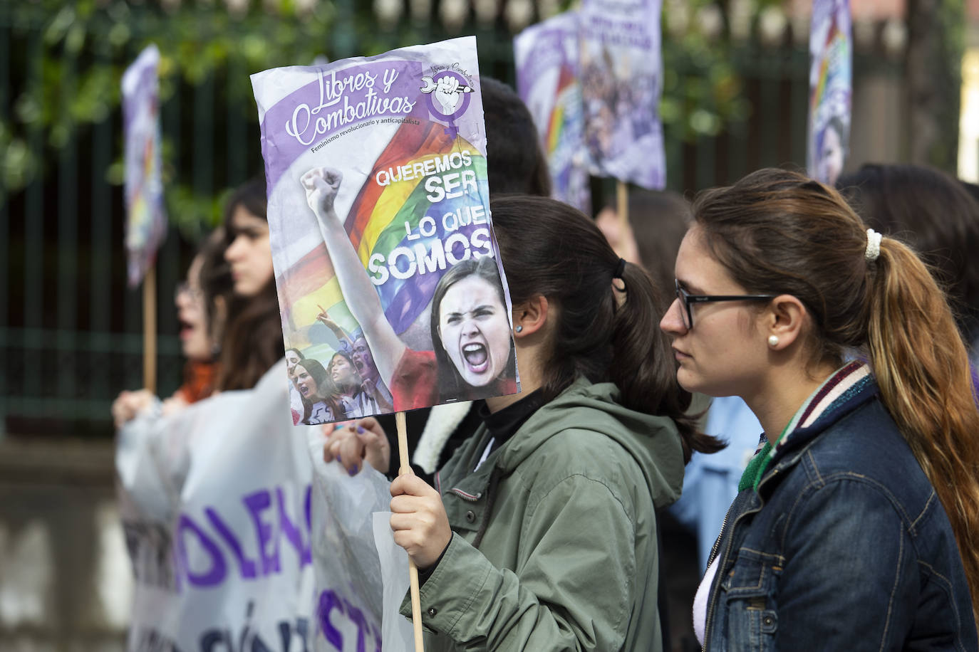Alumnos de institutos y universidades de la región exigen en las calles el cese de la violencia machista que ya se ha cobrado la vida de 22 mujeres en lo que va de año