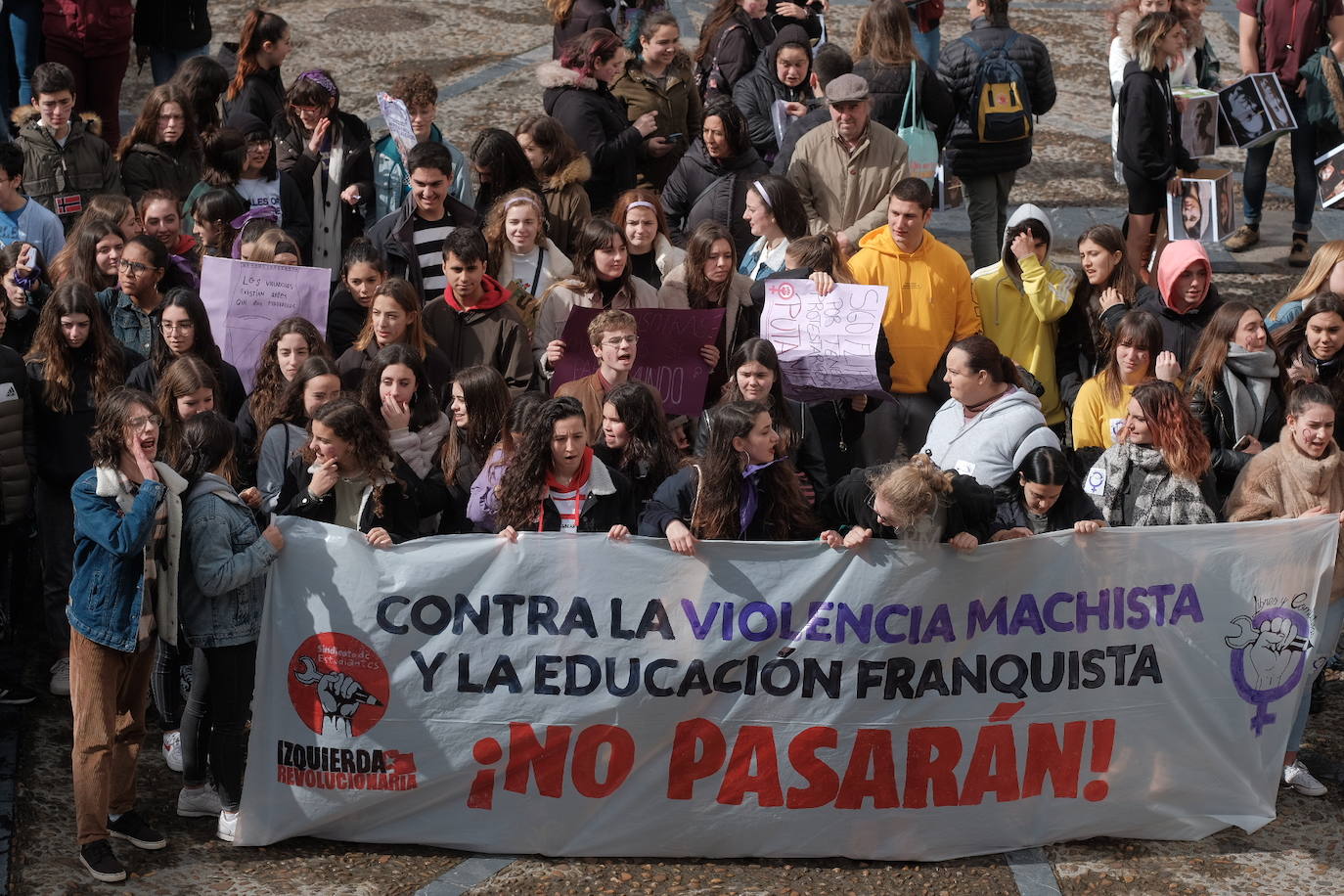 Alumnos de institutos y universidades de la región exigen en las calles el cese de la violencia machista que ya se ha cobrado la vida de 22 mujeres en lo que va de año