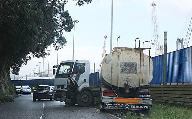 Estado en el que quedó uno de los camiones siniestrados. 