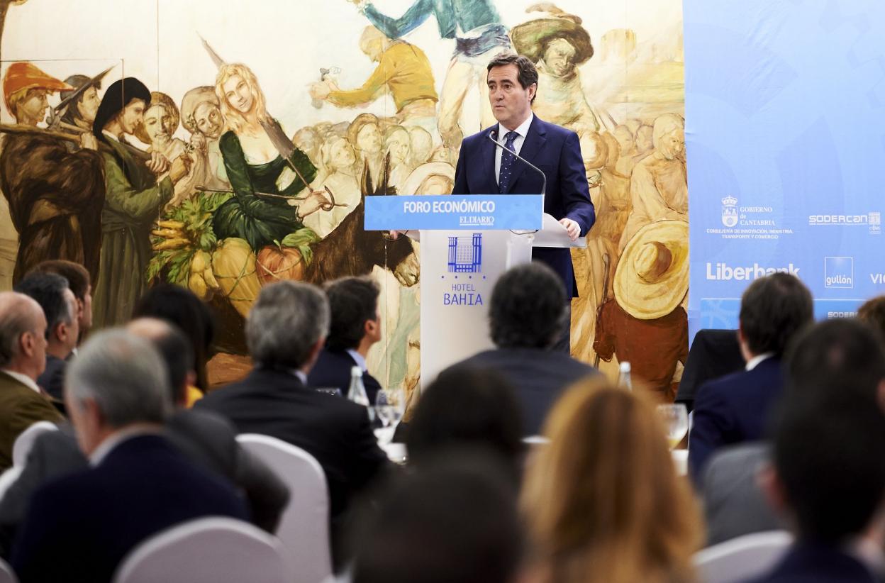 El presidente de la patronal CEOE, Antonio Garamendi, en Santander.