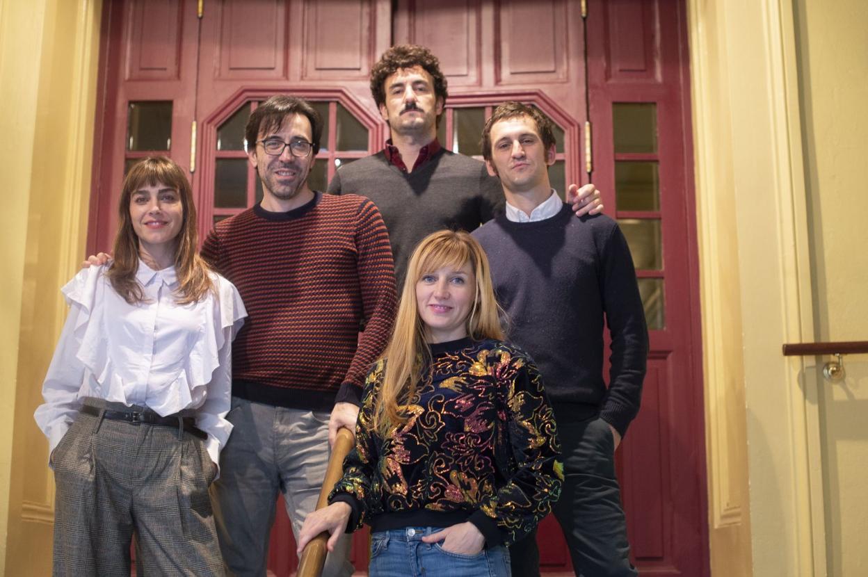 Irene Arcos, Israel Elejalde, Lucía Rey, Miki Esparbé y Raúl Arévalo forman el elenco de 'Traición'. 