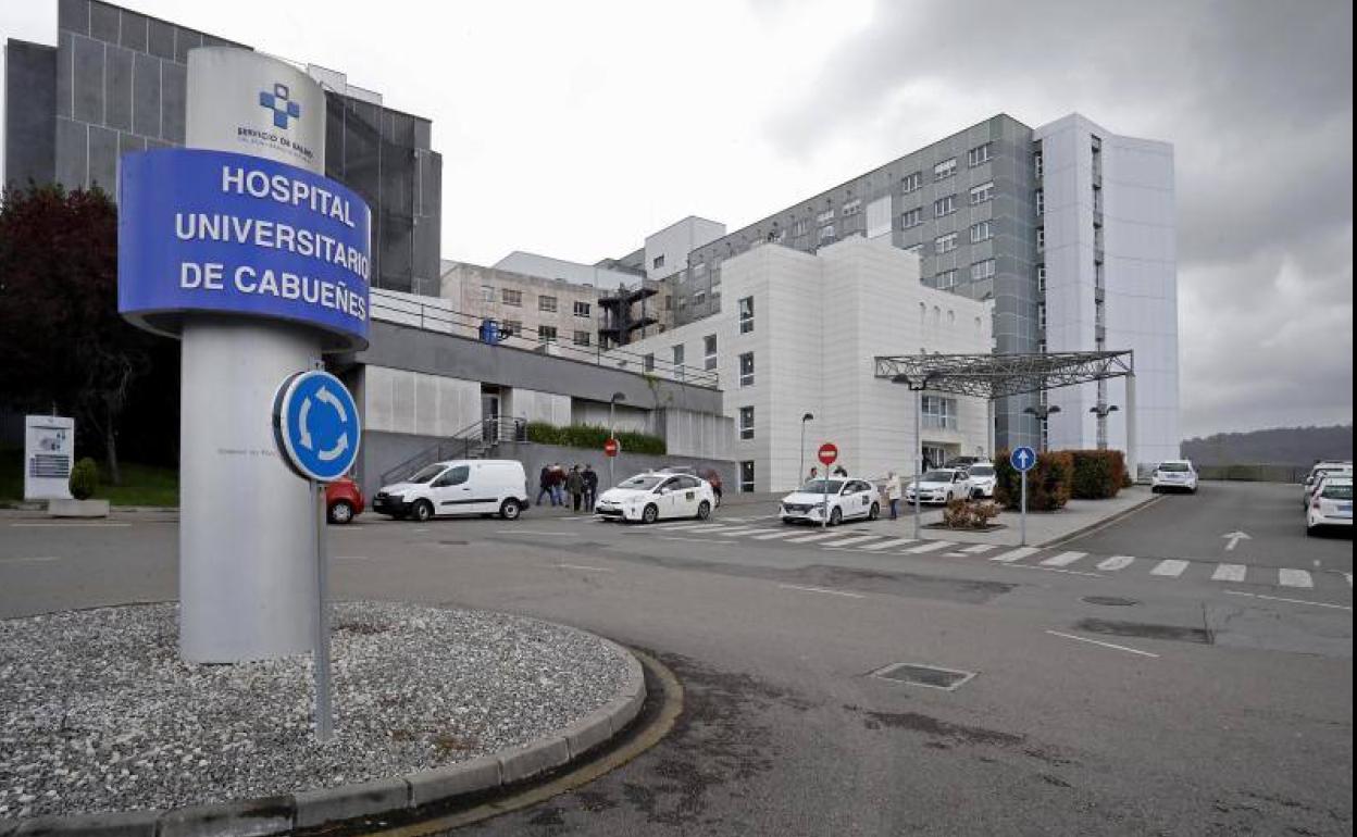 Coronavirus | Salud levanta el aislamiento al personal que atendió a la anciana de Gijón que dio negativo