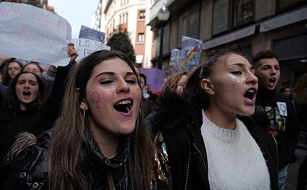 «Contra la violencia machista y la educación franquista. ¡No pasarán!»