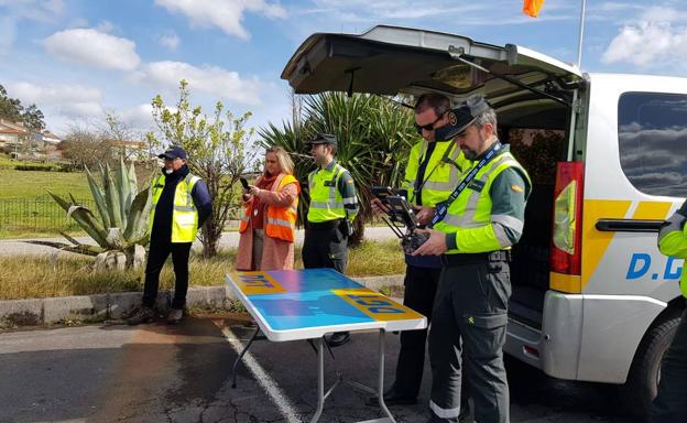 Imagen principal - Drones de la DGT sobrevuelan las carreteras de Asturias este fin de semana