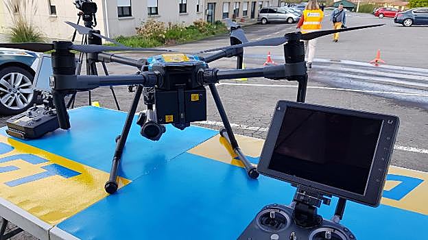 Los drones de la DGT ya multan el uso del móvil al volante en la región 