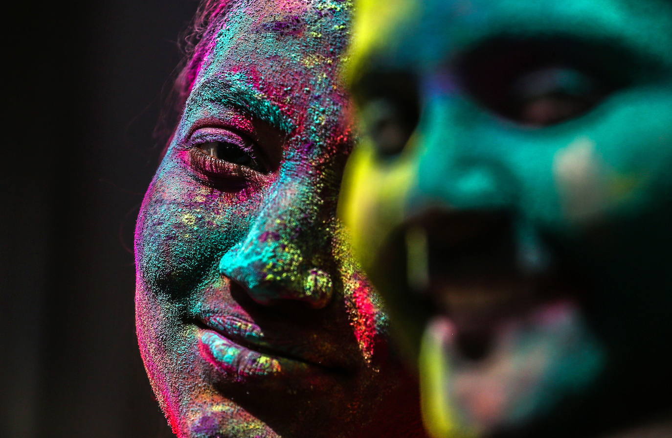 La ciudad india cumplió con el tradicional festival de color que se celebra cada primavera. Esta cita, también muy popular en Nepal, es conocida igualmente como la fiesta del amor o de los colores y, aunque se trata de una fiesta muy antigua en la cultura india, se ha extendido por otros puntos de Europa y América. 