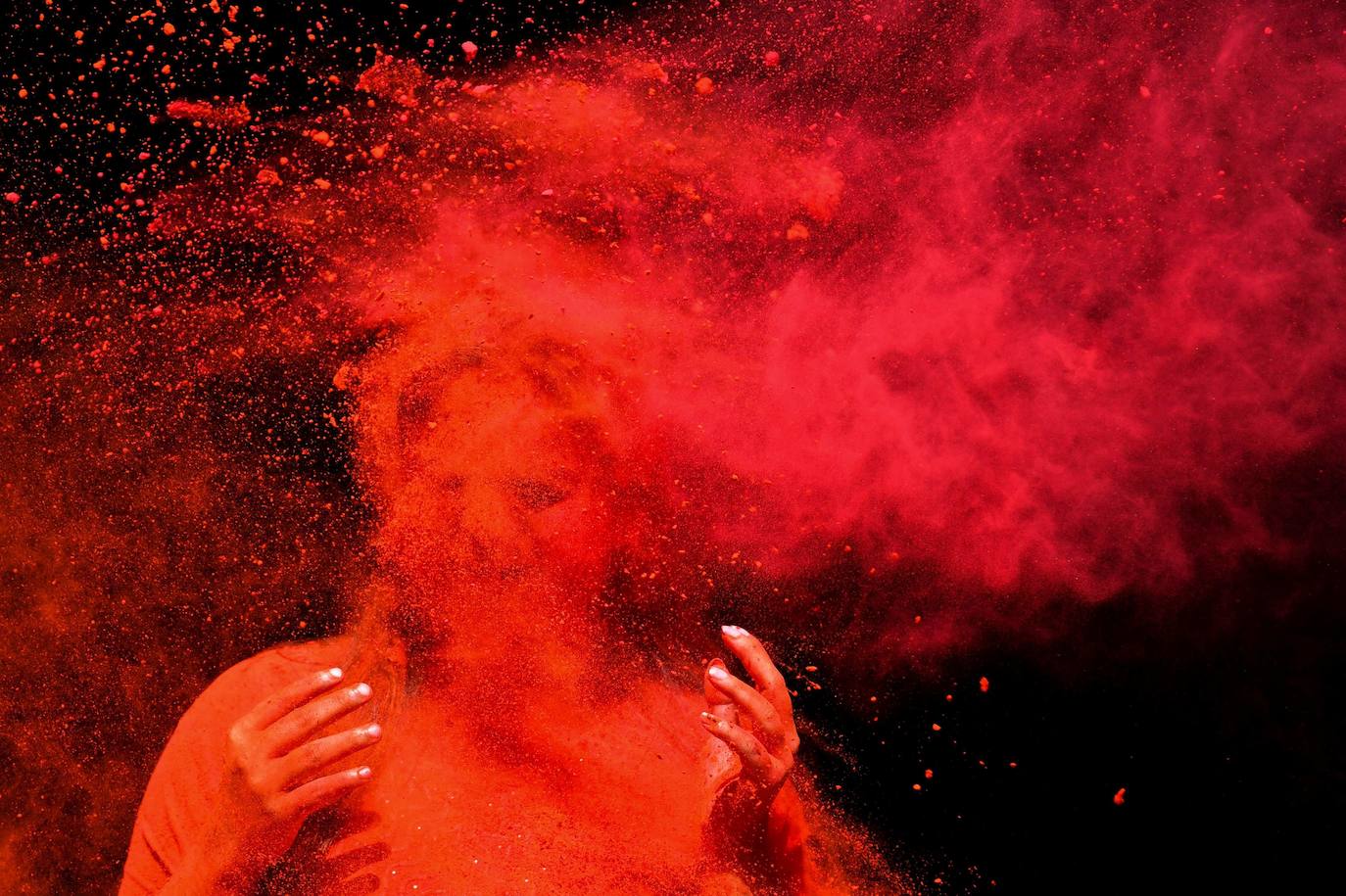 La ciudad india cumplió con el tradicional festival de color que se celebra cada primavera. Esta cita, también muy popular en Nepal, es conocida igualmente como la fiesta del amor o de los colores y, aunque se trata de una fiesta muy antigua en la cultura india, se ha extendido por otros puntos de Europa y América. 