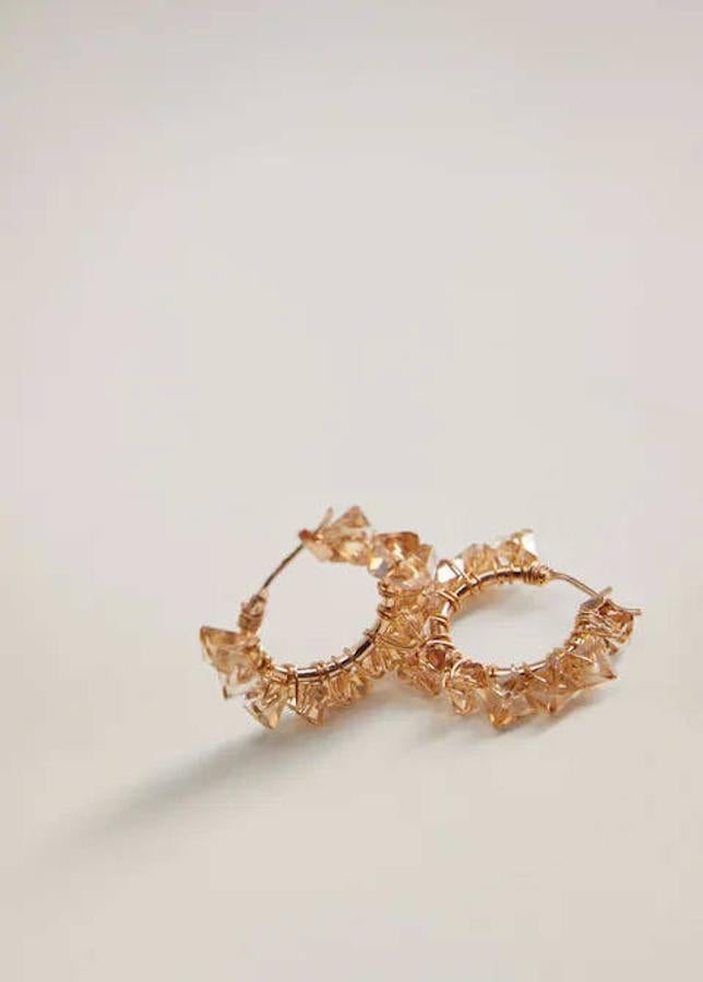 Pendientes en aro con cristales de Mango, 9,99 euros.